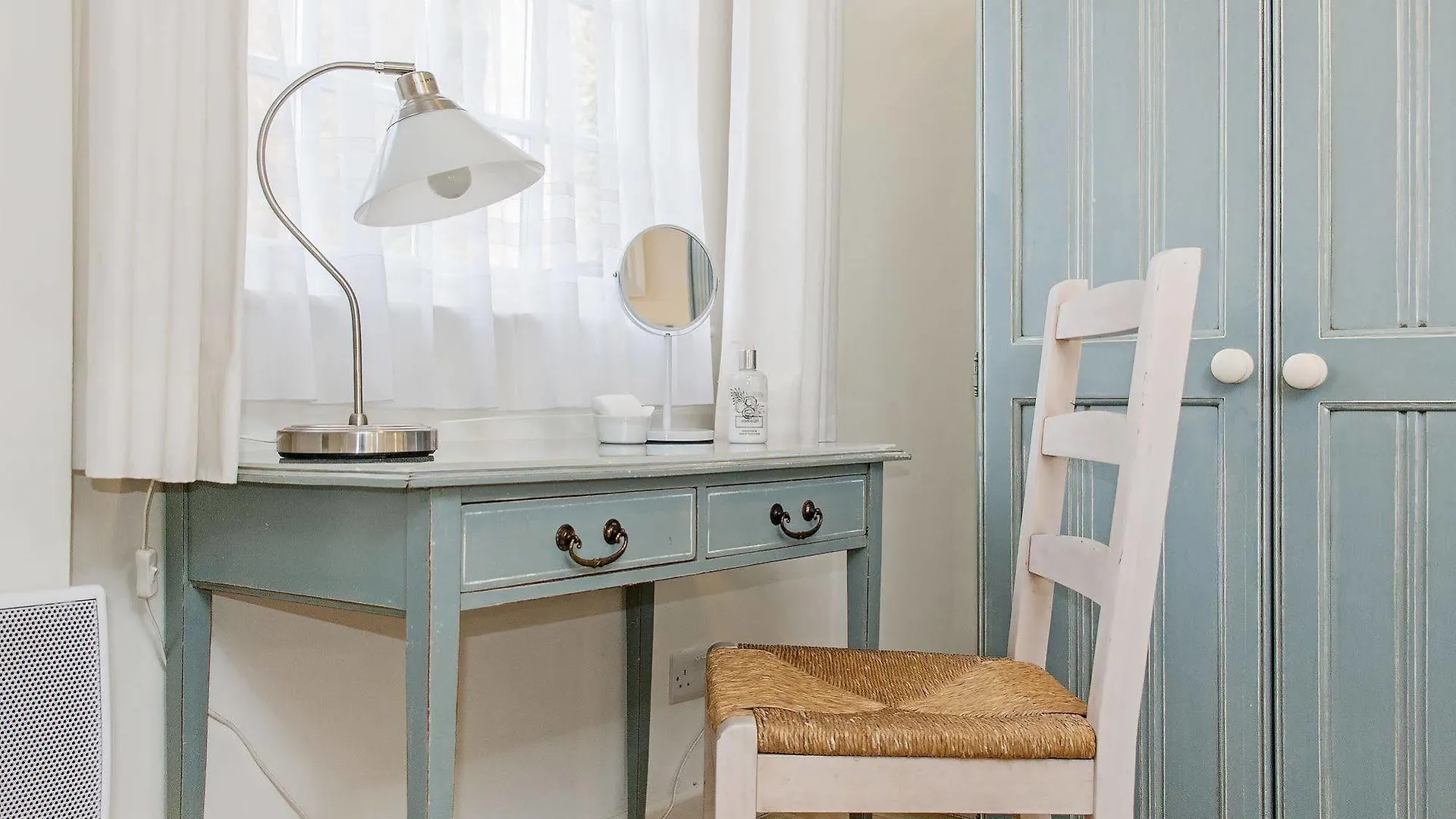 Tucking Mill View- Self Catering Apartment Bath
